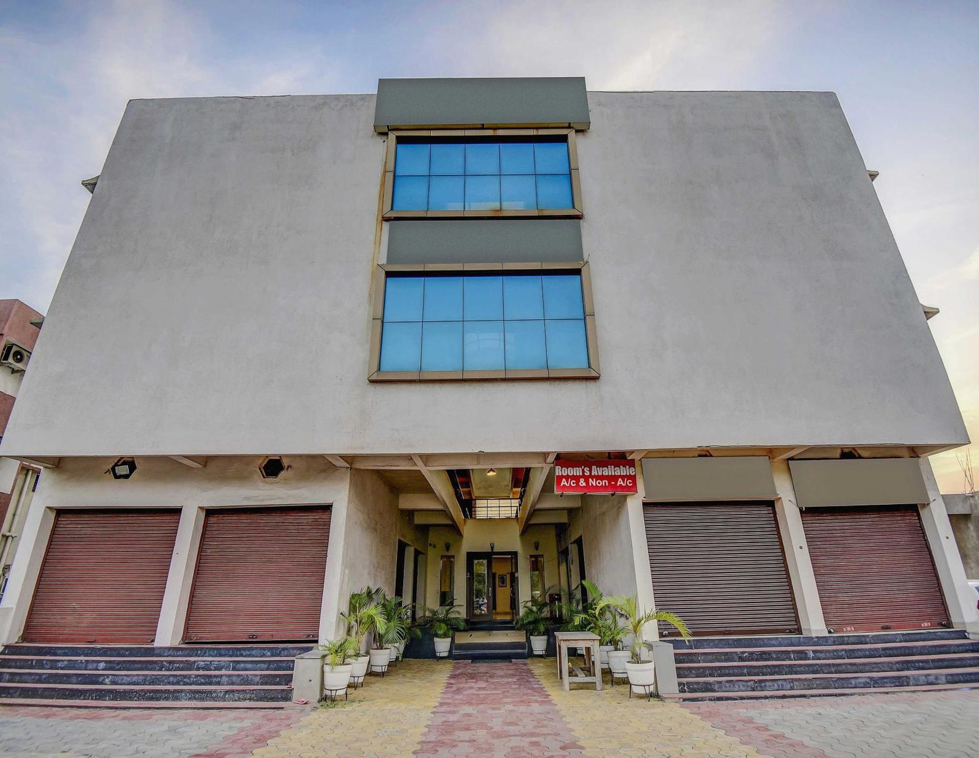 Hotel O Plus Corporate One Khapa  Exterior foto
