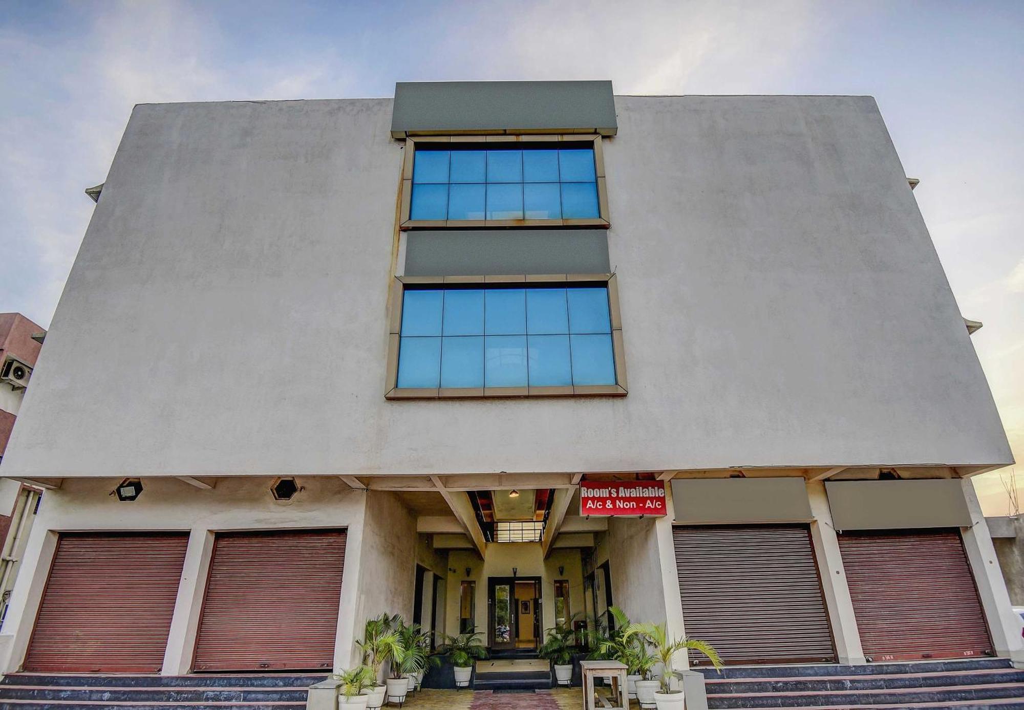 Hotel O Plus Corporate One Khapa  Exterior foto