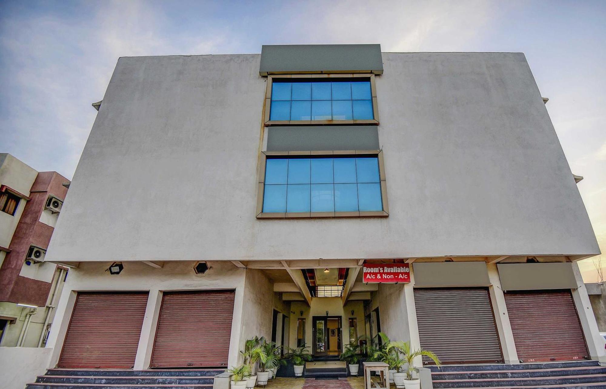 Hotel O Plus Corporate One Khapa  Exterior foto